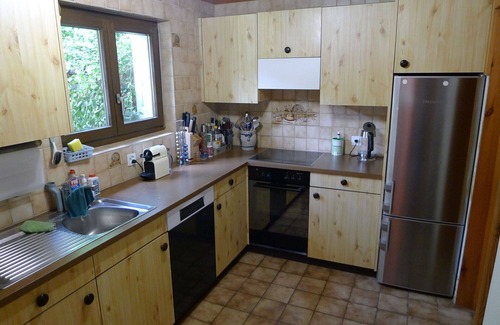 Bister House | Private Villa for 6 with WIFI, TV, Patio & Parking