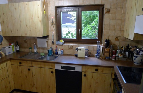 Bister House | Private Villa for 6 with WIFI, TV, Patio & Parking