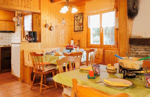 Zinal House | Inviting Private Villa for 10 with Panoramic Views & WIFI