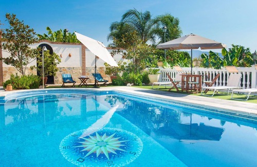 Motril House | Private Villa for 6 with Pool, WIFI & Pet-Friendly Options