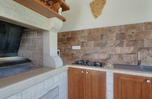 Melnica House | Inviting Villa with Private Pool and Ocean View for 10 Guests
