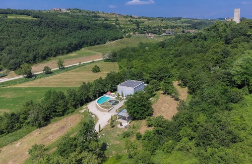 Momjan Villa | Inviting Private Villa with Pool, WIFI & Pet-Friendly Perks