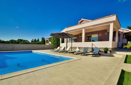 Smilcic House | Wonderful private villa for 8 guests with private pool, WIFI, A/C, TV, terrace and parking