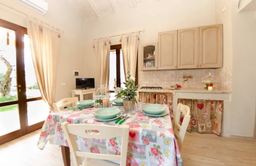 Lari Villa | Cozy Villa Retreat for 4 with Private Pool & Pet-Friendly