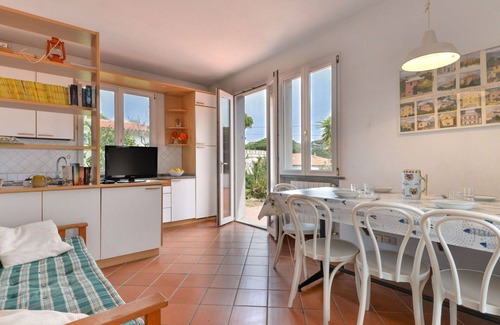 Cavo House | Cozy Private Villa for 4 with Oceanfront View & Pet Friendly