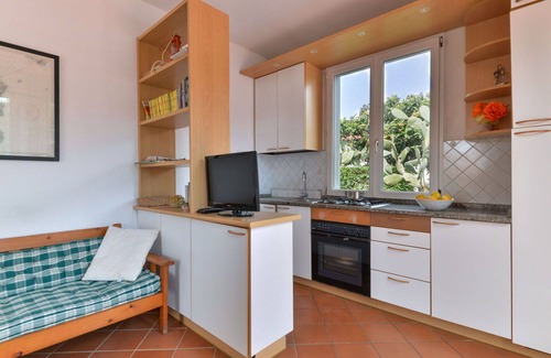 Cavo House | Cozy Private Villa for 4 with Oceanfront View & Pet Friendly