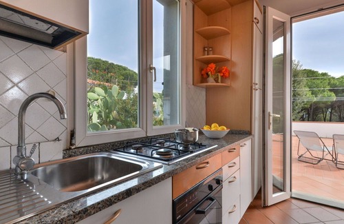 Cavo House | Cozy Private Villa for 4 with Oceanfront View & Pet Friendly