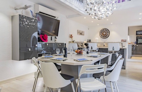 Les 3 Ponts Villa | Wonderful private villa with WIFI, hot tub, A/C, private pool, TV, terrace and pets allowed