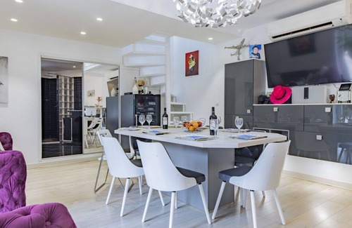 Les 3 Ponts Villa | Wonderful private villa with WIFI, hot tub, A/C, private pool, TV, terrace and pets allowed