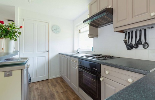 Liskeard House | Wonderful private villa for 8 people with WIFI, TV and patio