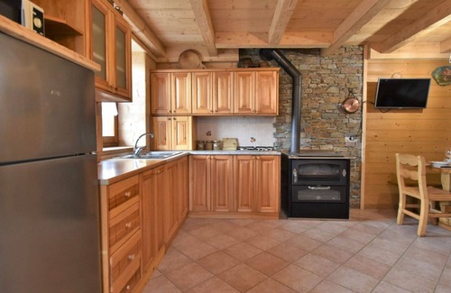 Mello House | Inviting Private Villa for 6 with WIFI and Pet-Friendly Amenities