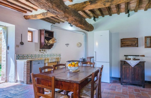 Siena House | Idyllic Villa for 8 with Private Pool and Modern Amenities