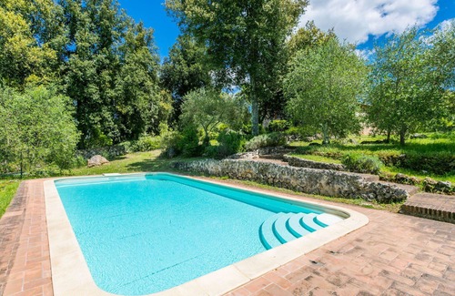 Siena House | Idyllic Villa for 8 with Private Pool and Modern Amenities