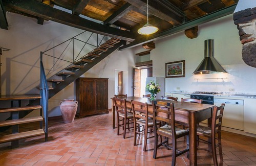 Sorano House | Spacious Villa for 22 with Private Pool and Pet-Friendly