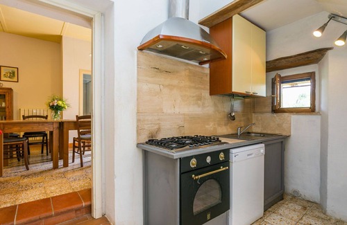 Sorano House | Spacious Villa for 22 with Private Pool and Pet-Friendly
