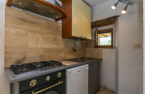 Sorano House | Spacious Villa for 22 with Private Pool and Pet-Friendly