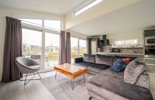 Linden House | Inviting Private Villa for 6 with WIFI and Terrace