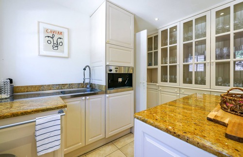 La Croix-Valmer Villa | Charming Retreat for 10 with Ocean View and Unique Decor