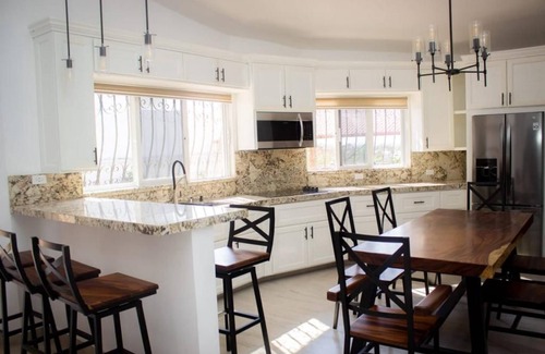Ixtapa House | Perfect Residence: Studio 15 Min Walk to Beach & Dining