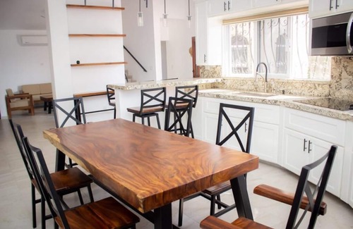 Ixtapa House | Perfect Residence: Studio 15 Min Walk to Beach & Dining