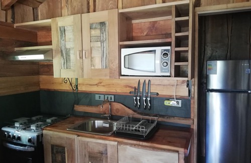 Pucon House | Rustic Cabaña by Río Trancura - Family-Friendly Retreat