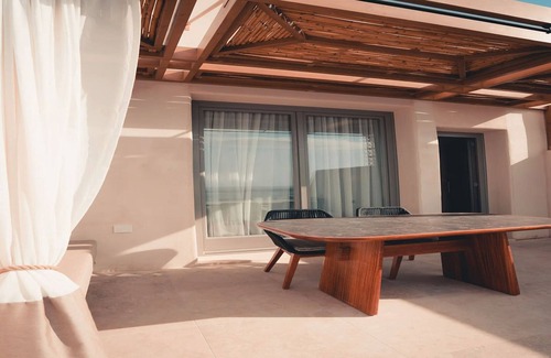 Oia Villa | Elegant Santorini Suite with Private Veranda & Sea Views