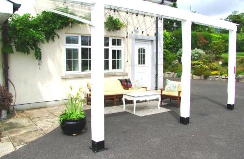 Glendalough Apartment | Explore Glendalough: Cozy Farmhouse Apartment Retreat