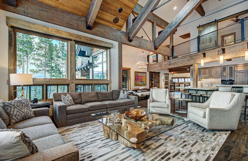Timber Trail House | Cozy Ski-In/Ski-Out Retreat with Hot Tub and Pool Access