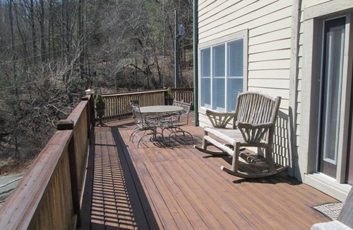 Jefferson Condo | Ideal Retreat at Greta's Getaway: Pet & Child Friendly