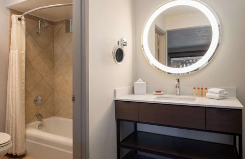 Port Angeles Hotel | Inviting Getaway: Poolside Relaxation Near Hollywood Beach
