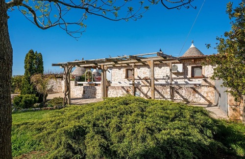 Coreggia Villa | Enchanting Trulli Retreat with Pool in Alberobello