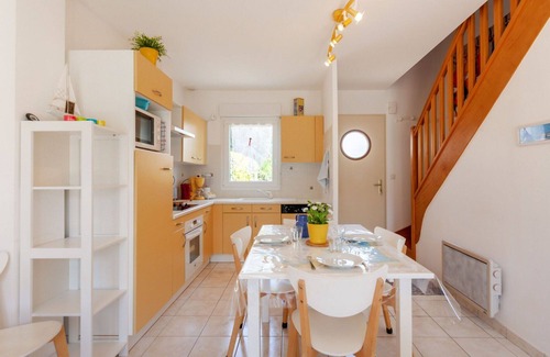 Hauteville-sur-Mer House | Inviting Villa for 6 with Ocean View, WIFI and Parking