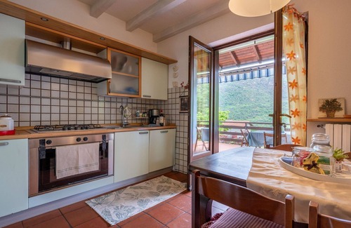 Casale Corte Cerro House | Cozy Villa for 4 with WIFI, Lake View, and Pet Friendly