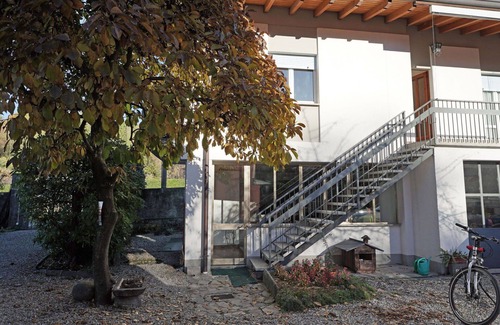 Porto Valtravaglia House | Inviting Villa for 4 with Lake View, Kitchen and Balcony