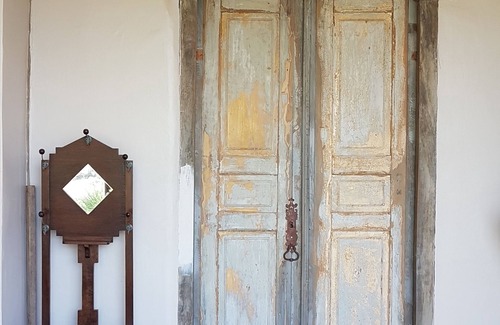 Moeda House | Cozy Retreat with Scenic Views and Family-Friendly Amenities