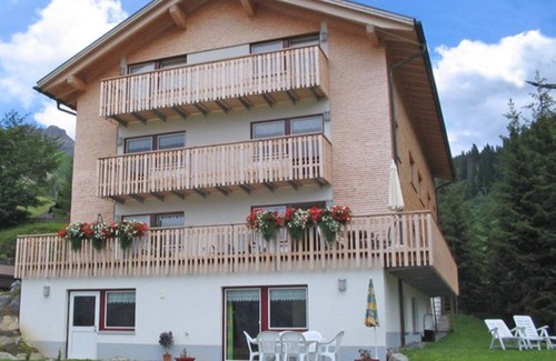 Schroecken Apartment | Unforgettable Stay with Ocean View, Garden & Playground