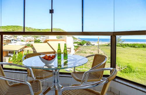 Itapiruba Apartment | Stunning Vista Maravilhosa: Beachfront Apartment Awaits