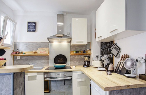 Saint-Hippolyte House | Relaxing Villa for 6 with Ocean View and Family Amenities