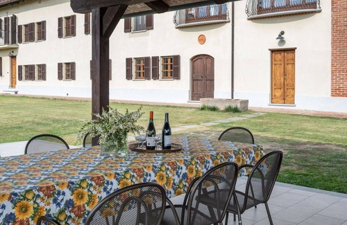 Cortazzone House | Wonderful villa for 10 people with WIFI, pool, TV, patio and parking