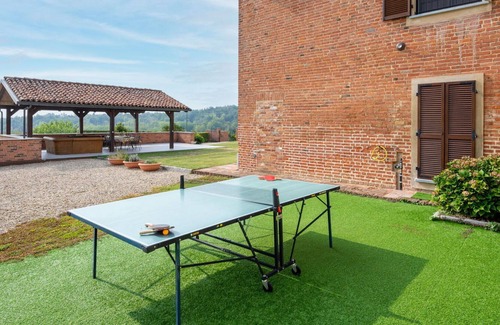 Cortazzone House | Wonderful villa for 10 people with WIFI, pool, TV, patio and parking