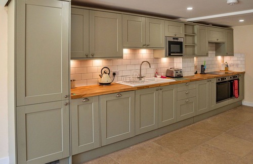 Little Rissington House | Wonderful villa for 6 people with hot tub, WIFI, pets allowed and parking