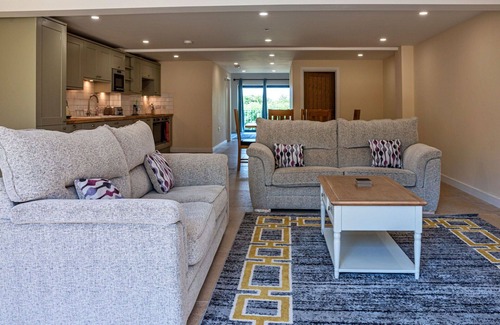 Little Rissington House | Wonderful villa for 6 people with hot tub, WIFI, pets allowed and parking