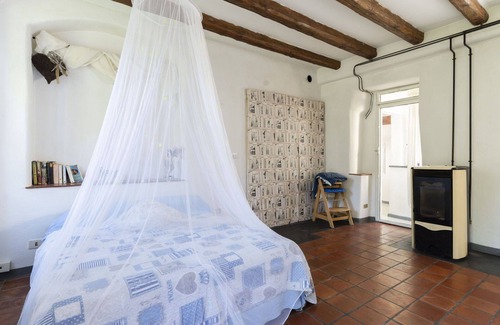 Sarola House | Inviting Villa for 5 with Ocean View, Balcony & Pet-Friendly