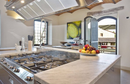 Gaiole in Chianti Villa | Elegant Villa for 16 with Private Pool and Ocean Views