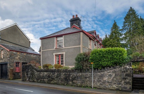 Llanrwst House | Wonderful villa for 16 people with WIFI and pets allowed
