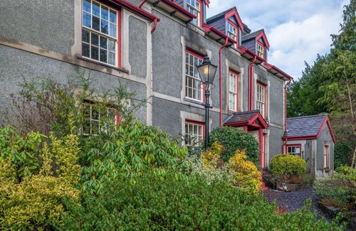 Llanrwst House | Wonderful villa for 16 people with WIFI and pets allowed