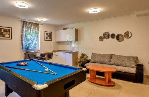 Pobri House | Elegant Villa with Private Pool and Pet-Friendly Amenities