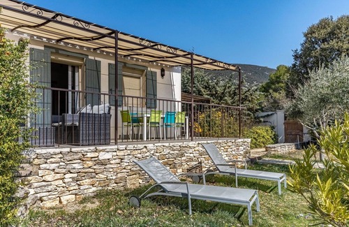 Rustrel House | Idyllic Private Villa for 4 with Pool and WiFi
