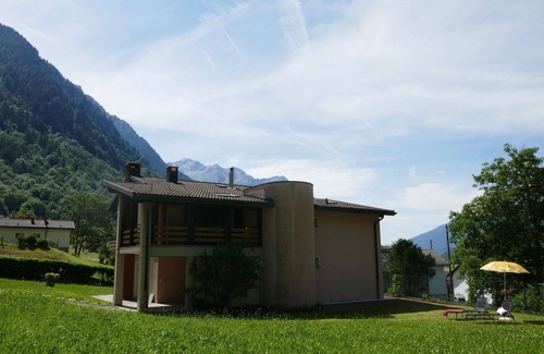 Blenio House | Cozy Villa with Panoramic Views, Pet-Friendly & WiFi