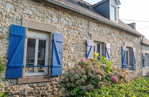 Camaret-sur-Mer House | Cozy Villa for 5 with Ocean View, Terrace, and Parking